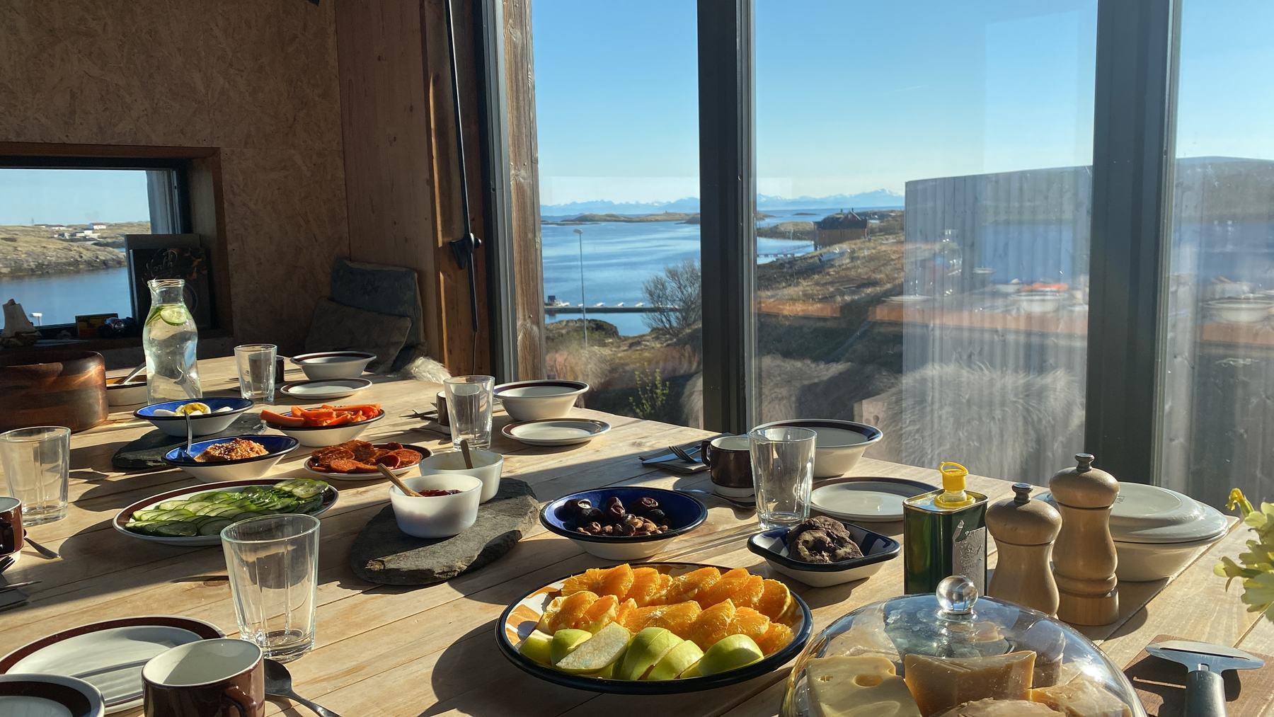 Breakfast laid out on the long table in the Kitchen House